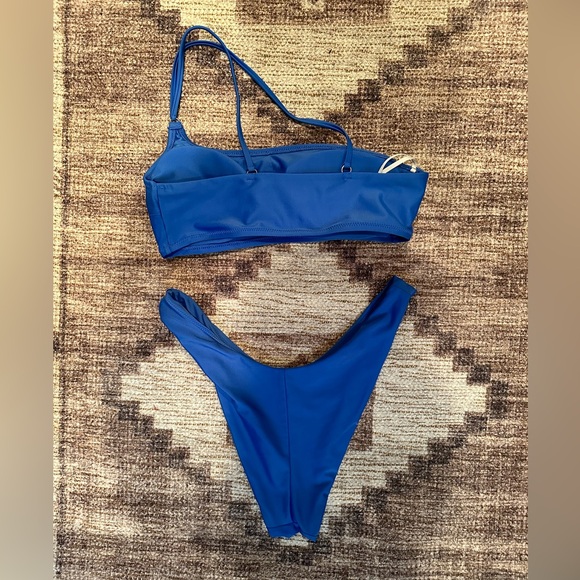 Arie Bikini - Picture 2 of 2